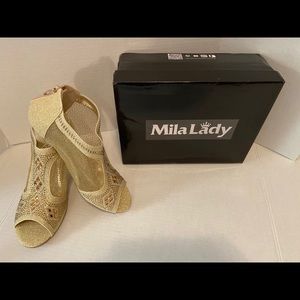 Size 9 Gold Flats